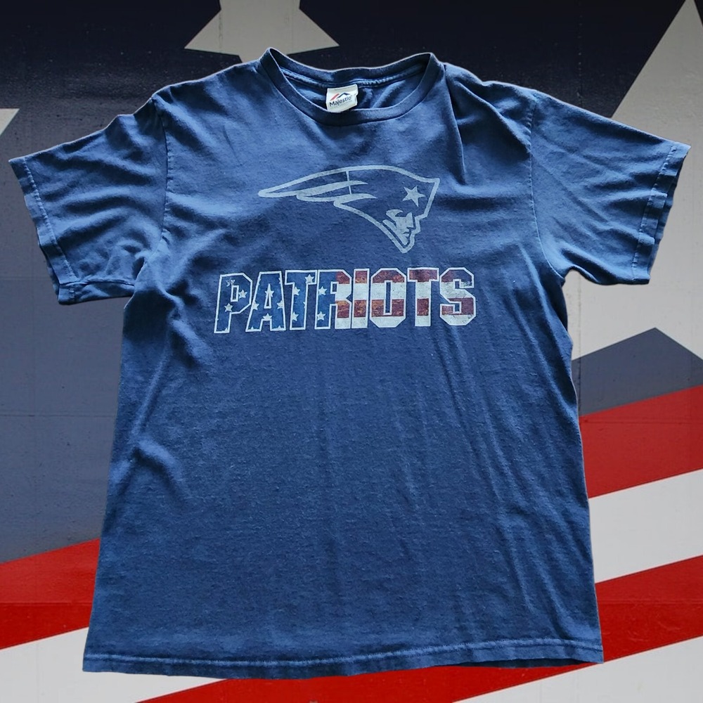 NFL New England Patriots Flag Stars Stripes Red Blue Majestic T-Shirt Sz Medium